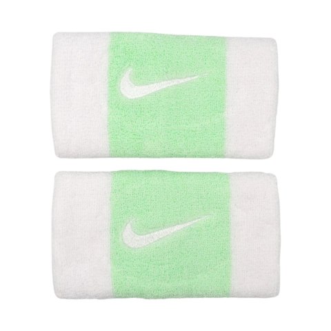 Frotki na nadgarstek Nike Swoosh Doublewide Wristbands 2 szt. biało-zielone N0001586117OS Nike Frotki na nadgarstek Nike Swoosh Doublewide Wristbands 2 szt. biało-zielone N0001586117OS Nike