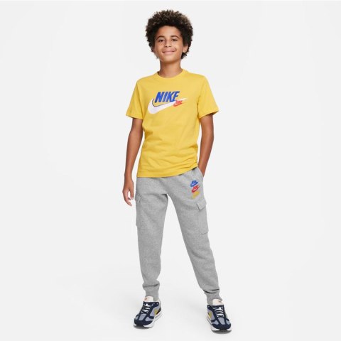 Koszulka Nike Sportswear SI SS Tee FD1201 709 grafitowy S (128-137cm) Nike Koszulka Nike Sportswear SI SS Tee FD1201 709 grafitowy S (128-137cm) Nike