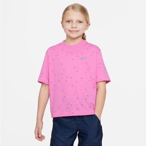 T-Shirt Nike Sportswear girls FD5366-620 różowy L (147-158cm) Nike T-Shirt Nike Sportswear girls FD5366-620 różowy L (147-158cm) Nike