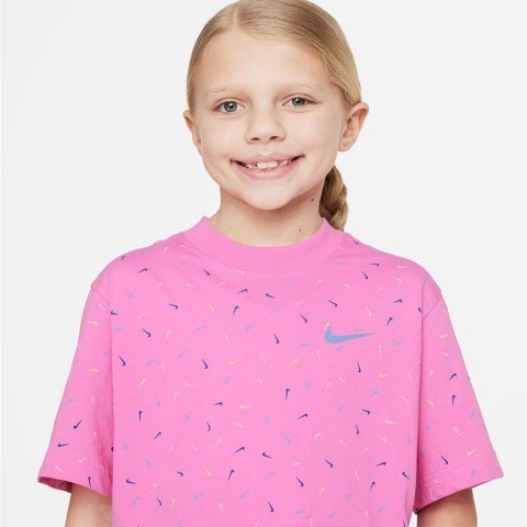 T-Shirt Nike Sportswear girls FD5366-620 różowy XL (158-170cm) Nike T-Shirt Nike Sportswear girls FD5366-620 różowy XL (158-170cm) Nike