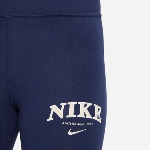 Legginsy Nike Sportswear Trend HW Lggng Prnt girls FD0889 410 granatowy S (128-137cm) Nike Legginsy Nike Sportswear Trend HW Lggng Prnt girls FD0889 410 granatowy S (128-137cm) Nike