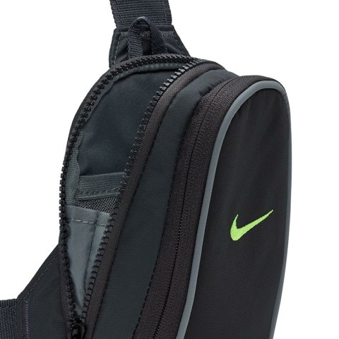 Saszetka Nike Sportswear Essentials DJ9794-060 szary one size Nike Saszetka Nike Sportswear Essentials DJ9794-060 szary one size Nike