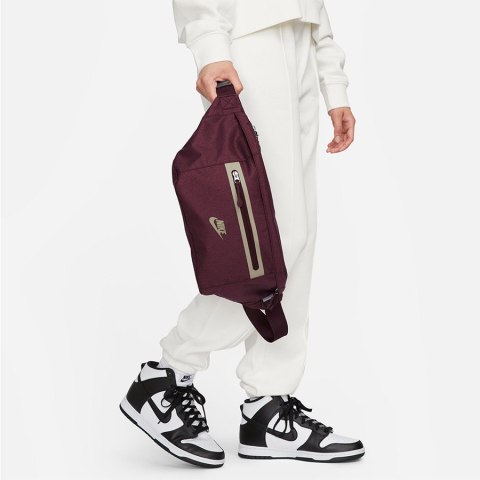 Saszetka nerka Nike Elemental Premium DN2556-681 czerwony one size Nike