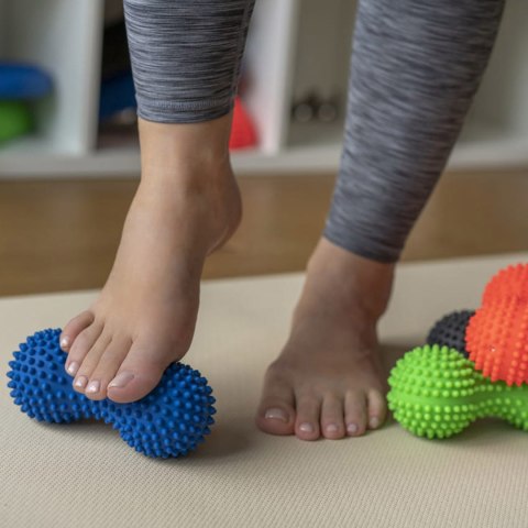 Wałek do masażu i rehabilitacji Tullo duoball 15,5 cm czerwony 446 AM Tullo