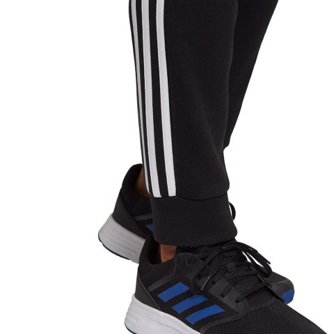 Spodnie męskie adidas Essentials Fleece czarne GK8821 Adidas Spodnie męskie adidas Essentials Fleece czarne GK8821 Adidas