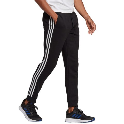 Spodnie męskie adidas Essentials Fleece czarne GK8821 Adidas Spodnie męskie adidas Essentials Fleece czarne GK8821 Adidas