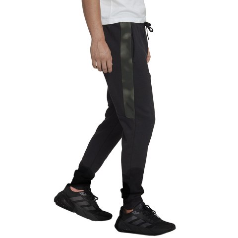Spodnie męskie adidas Essentials Camo Print Fleece Pant czarne HL6929 Adidas Spodnie męskie adidas Essentials Camo Print Fleece Pant czarne HL6929 Adidas