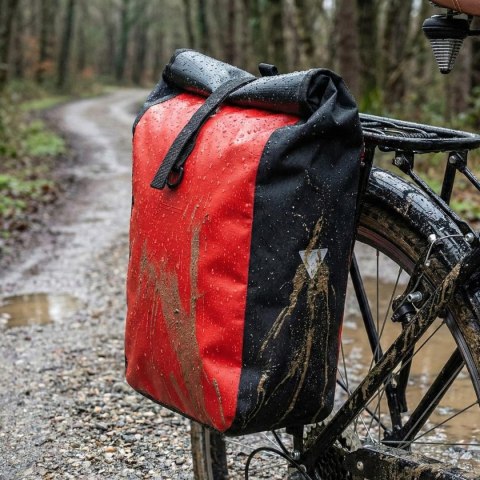 SAKWA TORBA ROWEROWA WODOSZCZELNA TYLNA NA BAGAŻNIK CZERWONA 13,5L XQMAX PRO