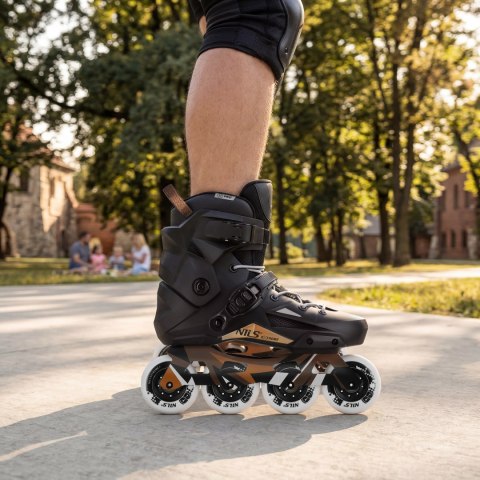 NA1601 ŁYŻWOROLKI SLALOMOWE SLAYD CZARNE ROZM. 39 NILS EXTREME NILS EXTREME