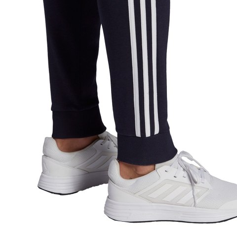 Spodnie męskie adidas Essentials Fleece Tapered Cuff 3-Band Pants granatowe GK8823 S Adidas