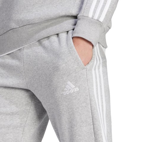Spodnie męskie adidas Essentials Fleece 3-Stripes Tapered Cuff szare IJ6494 Adidas Spodnie męskie adidas Essentials Fleece 3-Stripes Tapered Cuff szare IJ6494 Adidas
