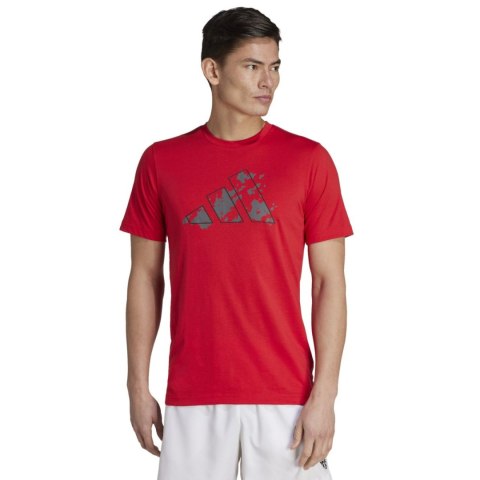 Koszulka męska adidas Train Essentials Seasonal Training Graphic czerwona IJ9604 S Adidas
