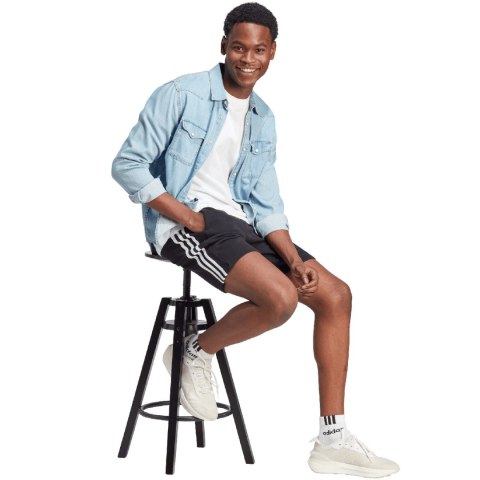 Spodenki męskie adidas Essentials Fleece 3-Stripes czarne IB4026 Adidas Spodenki męskie adidas Essentials Fleece 3-Stripes czarne IB4026 Adidas