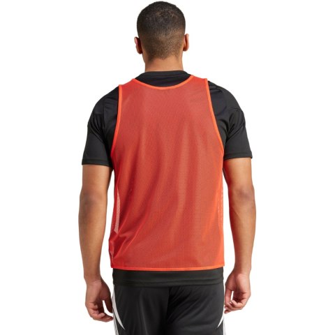 Znacznik adidas Training 24 BIB koralowy JF3245 M Adidas teamwear