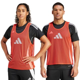 Znacznik adidas Training 24 BIB koralowy JF3245 S Adidas teamwear
