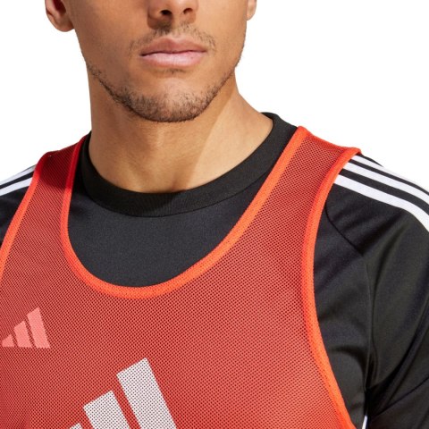 Znacznik adidas Training 24 BIB koralowy JF3245 XS Adidas teamwear