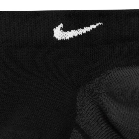 Skarpety Nike Everyday Max Cushioned czarne SX6964 010 Nike Skarpety Nike Everyday Max Cushioned czarne SX6964 010 Nike