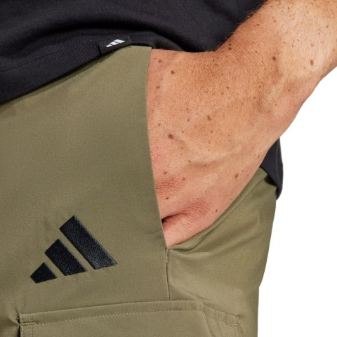 Spodenki męskie adidas Essentials Small Logo Cargo Chelsea oliwkowe JD1827 M Adidas