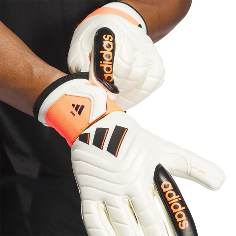 Rękawice bramkarskie adidas Copa GL Pro beżowo-pomarańczowe IQ4013 Adidas teamwear Rękawice bramkarskie adidas Copa GL Pro beżowo-pomarańczowe IQ4013 Adidas teamwear