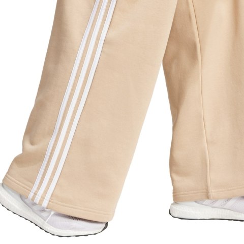 Spodnie damskie adidas Essentials 3-Stripes Fleece Wide beżowe IR5385 Adidas Spodnie damskie adidas Essentials 3-Stripes Fleece Wide beżowe IR5385 Adidas