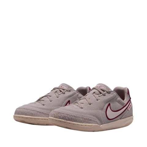 Buty piłkarskie dla dzieci Nike Tiempo Streetgato beżowe IO9608 216 35,5 Nike
